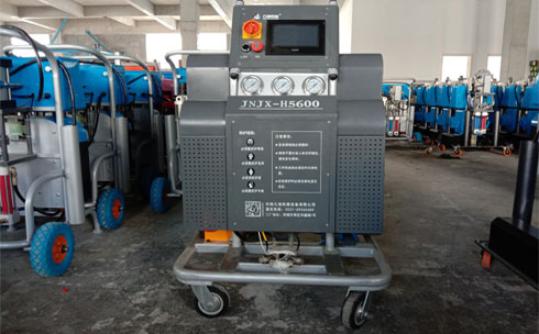 聚氨酯材料發(fā)泡機(jī)家具模具澆注(圖1) H5600-PLC聚氨酯材料發(fā)泡機(jī)